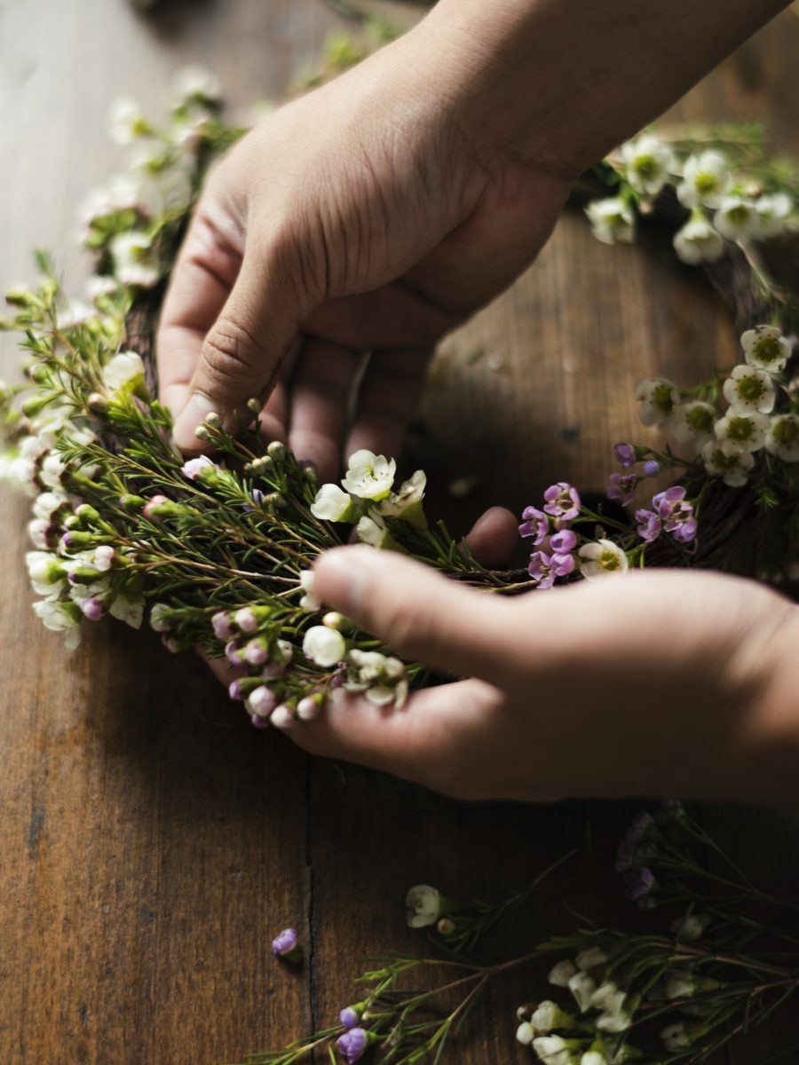 Florist,making,fresh,flowers,crown,arrangement
